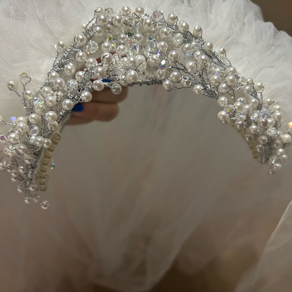 Malis-Henderson  Pearl and Crystal veil